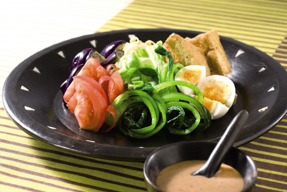 秋野菜のガドガド ～インドネシア風サラダ～